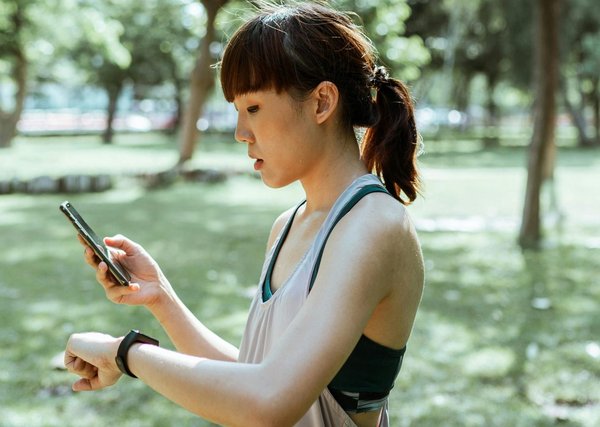 Can Smart Wristbands with UV Sensors Help Reduce Skin Cancer Risks?